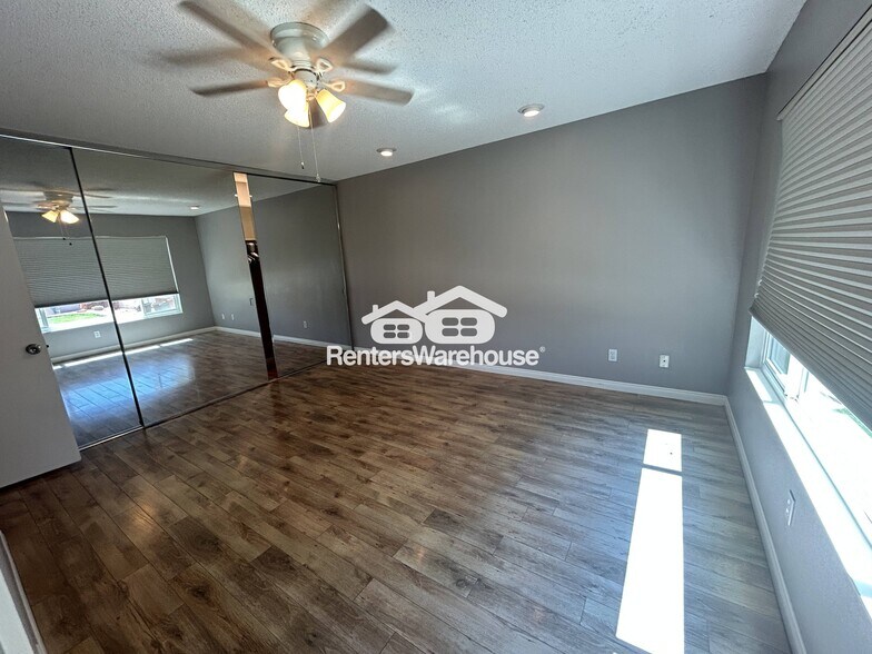 Building Photo - 3969 Green Leaf Dr