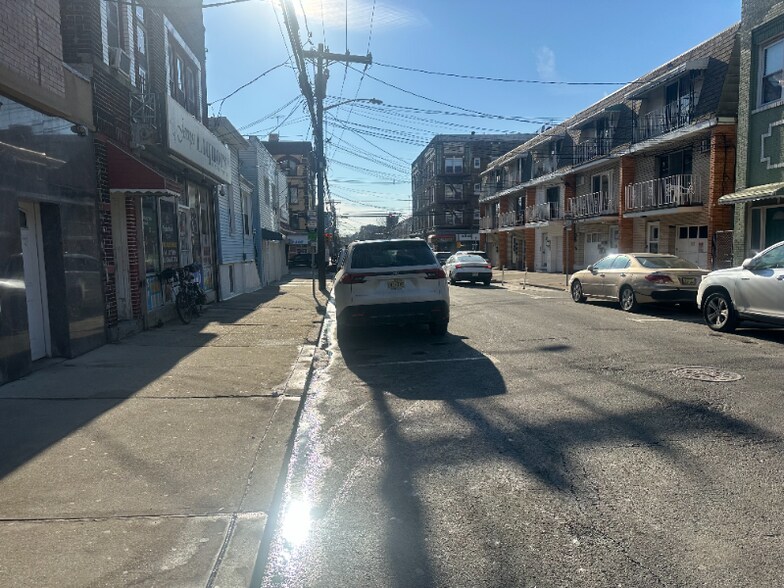 Building Photo - 6114 Palisade Ave