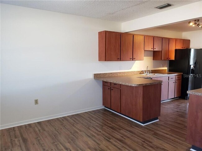 Building Photo - 1212 Fordham Dr