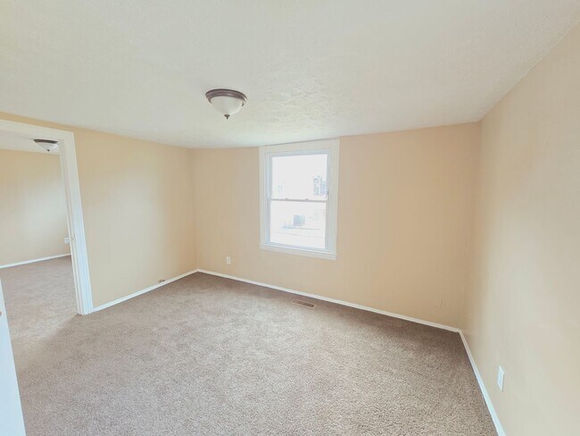 Building Photo - 3211 Dumesnil St