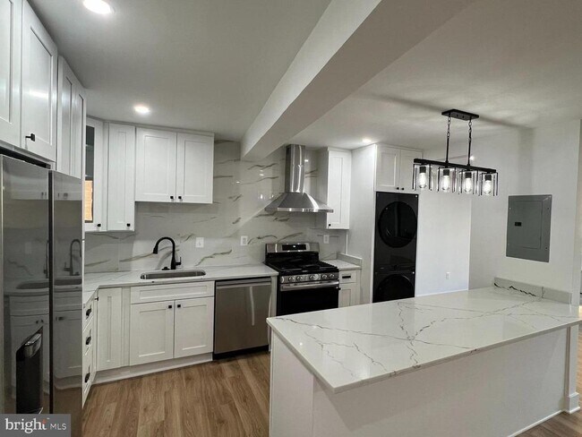 Building Photo - 3701 S George Mason Dr