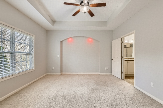 Building Photo - 9136 Scenic View Cir