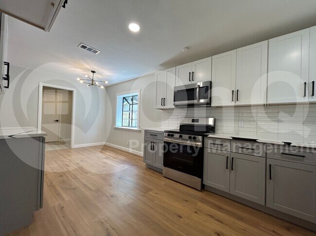 Building Photo - 608 High Meadow Dr