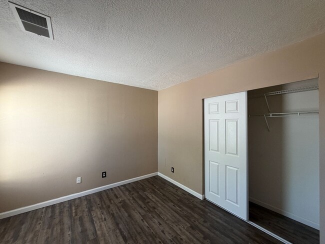 Building Photo - 2 Bedroom Single Story Home Available Near Unser Blvd NE & Northern Blvd NE in North Hills Rio Ra...