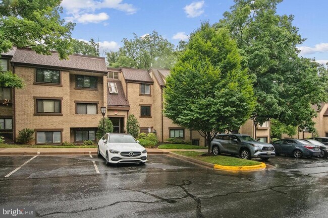 Building Photo - 1635 Parkcrest Cir