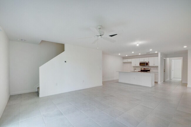 Building Photo - 6875 Broadwater Ln