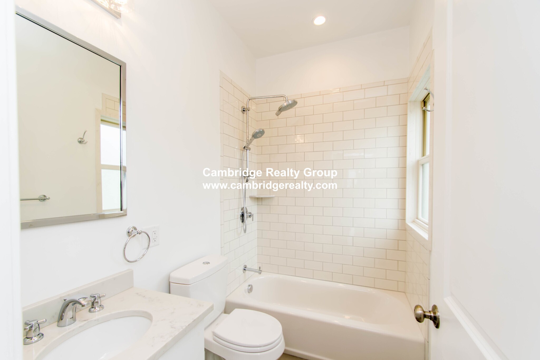 Building Photo - 131 Columbia St