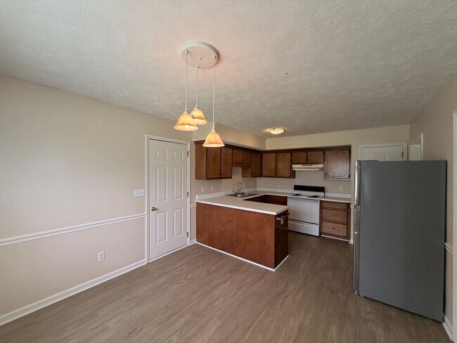 Building Photo - 406 Hazelwood Dr