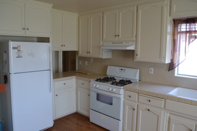 Building Photo - 15290 Sunset Dr