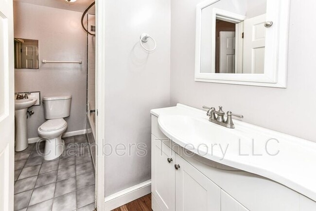 Building Photo - 306 S Wayne St