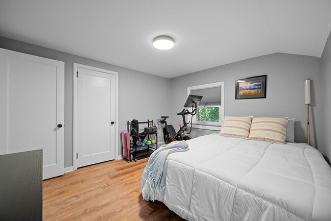 Building Photo - Furnished Rental in Shadyside