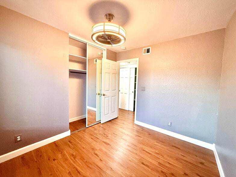 Building Photo - 1582 Calle Enrique