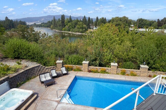 Building Photo - Stunning Home and Three Bay Shop Along Spo...