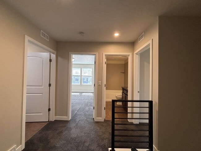 Building Photo - 2676 N Heston Park