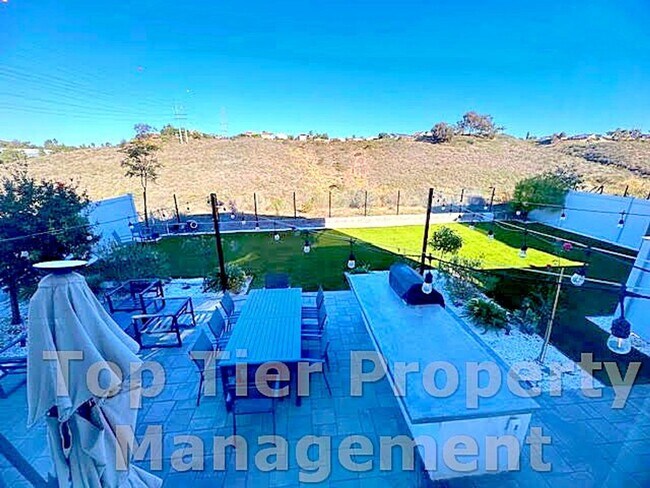 Building Photo - Beautiful & Modern 3 bed/ 3.5 bath/ 2,029 Sqft Condo with amazing Views in Carroll Canyon- Availa...