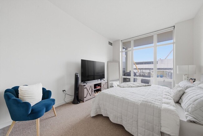 Building Photo - 720 N Larrabee St