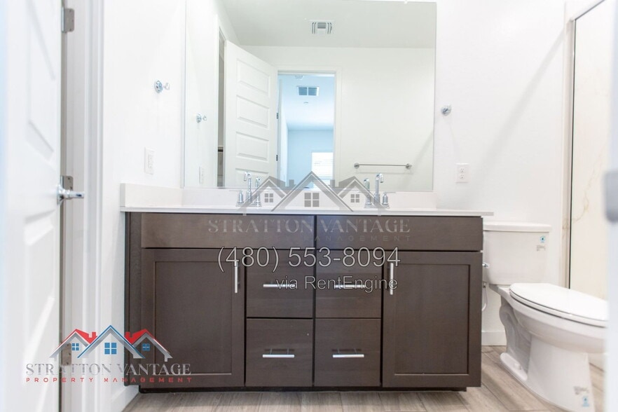 Building Photo - 4029 E Amoroso Dr