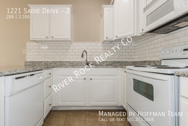 Building Photo - 1221 Sadie Dr