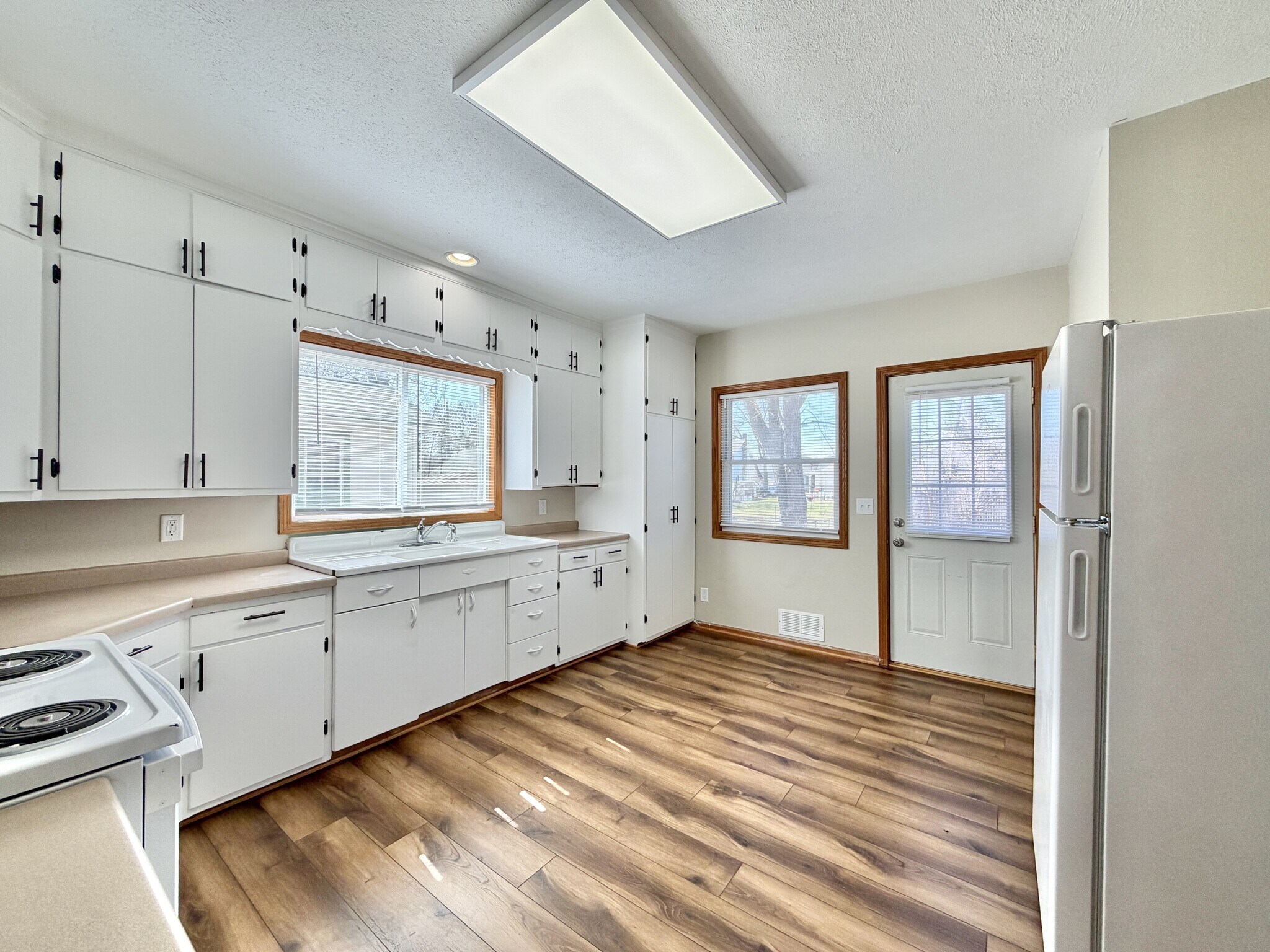 Building Photo - 612 Cherry St