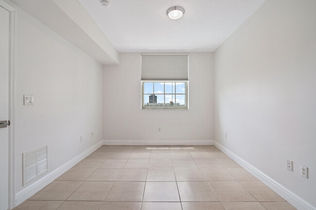 Building Photo - 610 Clematis St