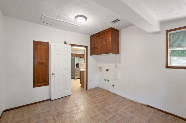 Building Photo - 4616 E Cesar Chavez St