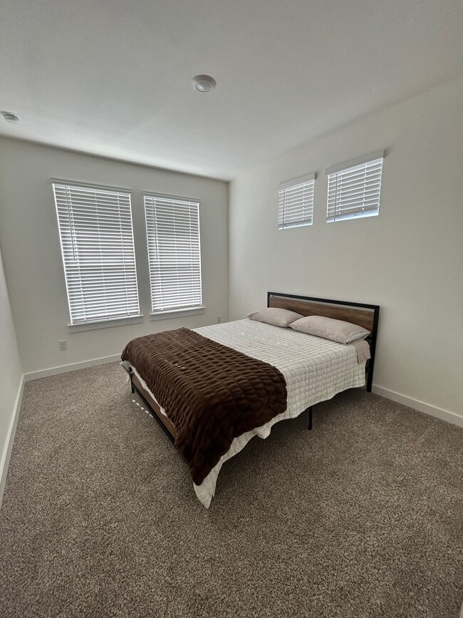 Building Photo - 2113 Western Vw Dr