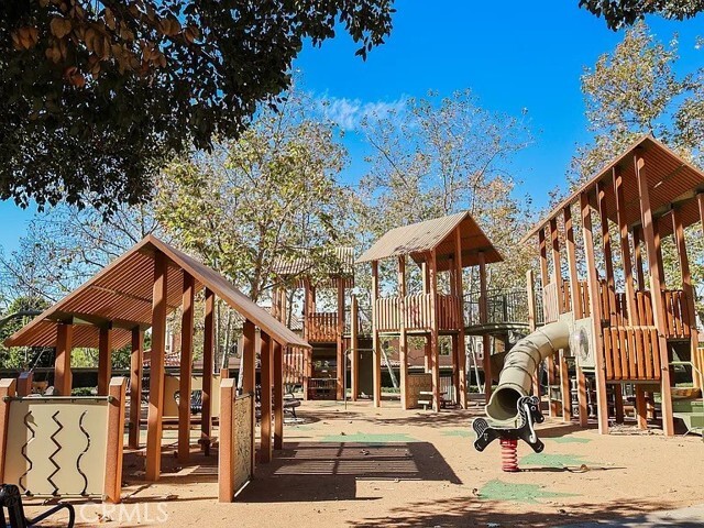 Building Photo - 70 Cipresso