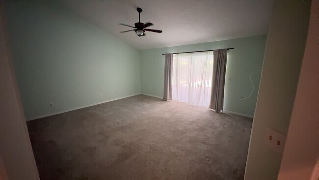 Building Photo - For Rent: A dazzling 5-bedroom, 3-bathroom...