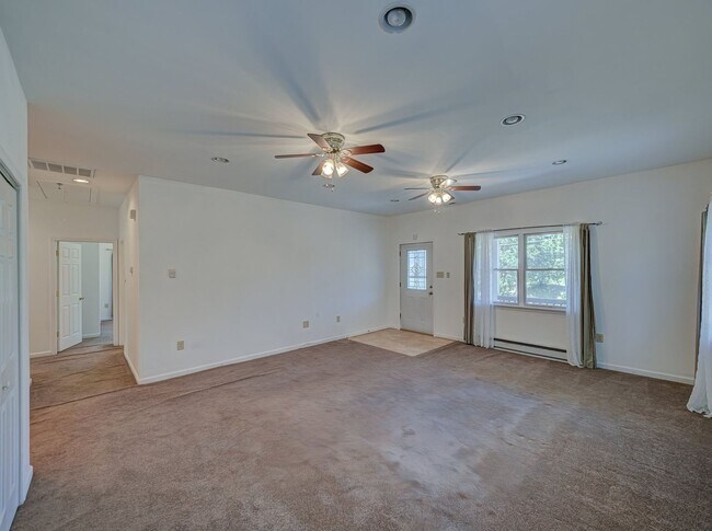 Building Photo - 756 Lakehurst Rd
