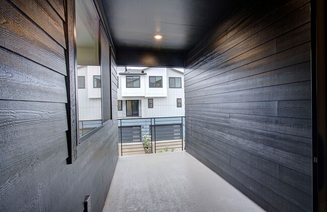 Building Photo - Luxury Upgraded Executive Townhome | 4 Bed | 3 Bath in Prime Camas School District