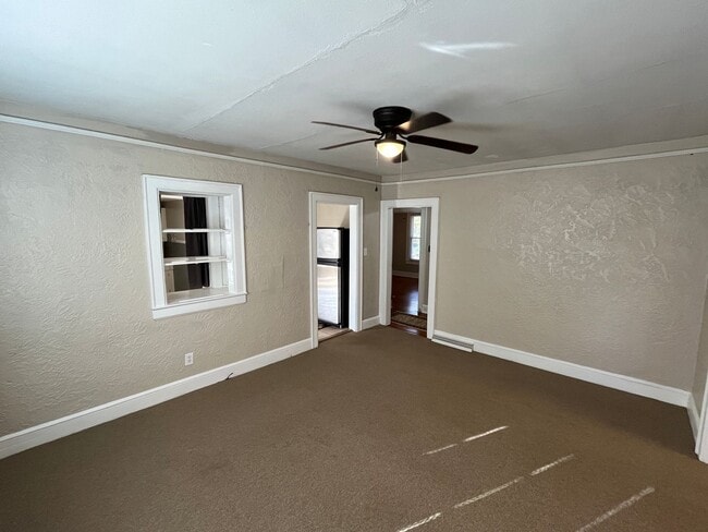 Building Photo - Charming 2-bedroom, 1-bathroom house