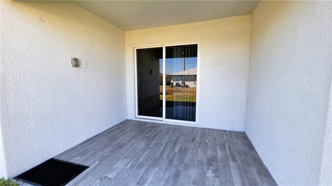 Building Photo - 2909 SW Santa Barbara Pl