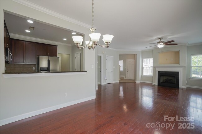 Building Photo - 15418 Jade St