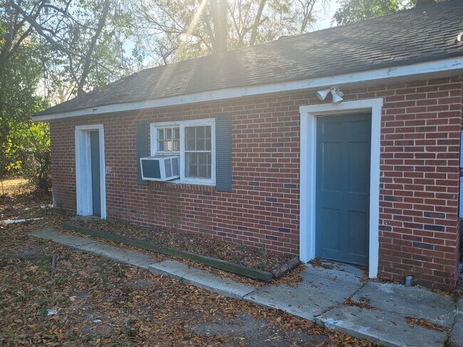 Primary Photo - 2400 Bell St