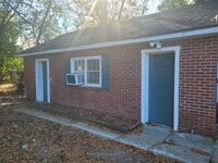 Building Photo - 2400 Bell St