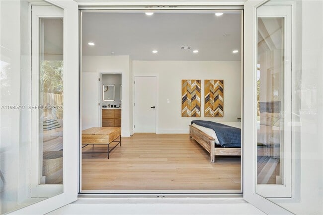 Building Photo - 10801 Peachtree Dr