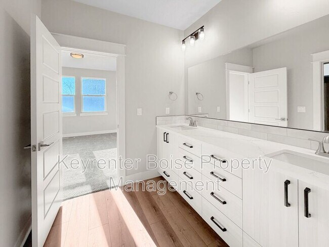 Building Photo - 4401 E Wedge St