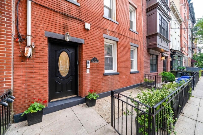 Building Photo - 224 Park Ave