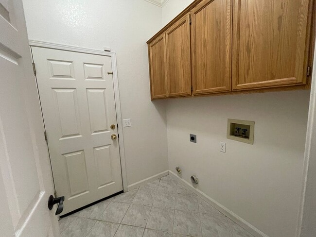 Building Photo - 2148 Falcon Ridge Dr