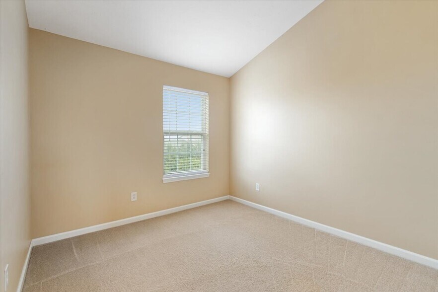 Building Photo - 13310 Golden Gate Dr W