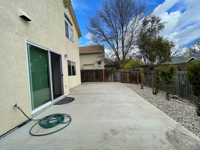 Building Photo - COMING SOON!!! 3 Bedroom 2.5 Bath Home
