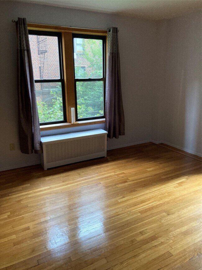 Building Photo - 42-20 Kissena Blvd