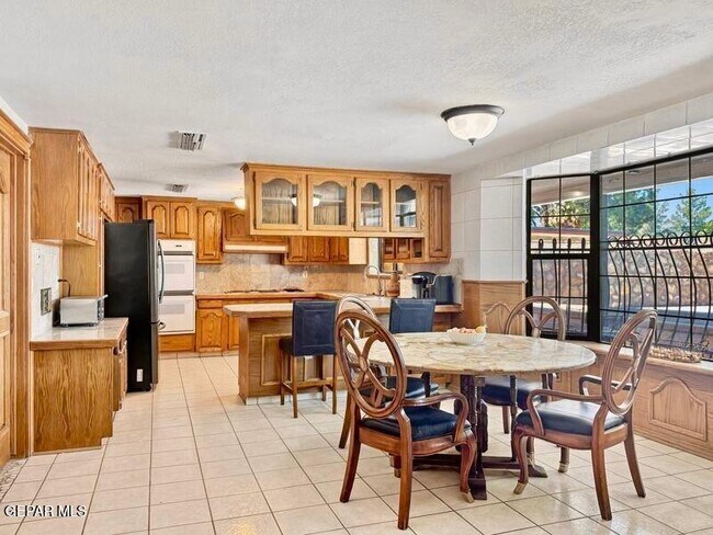 Building Photo - 2153 Trawood Dr