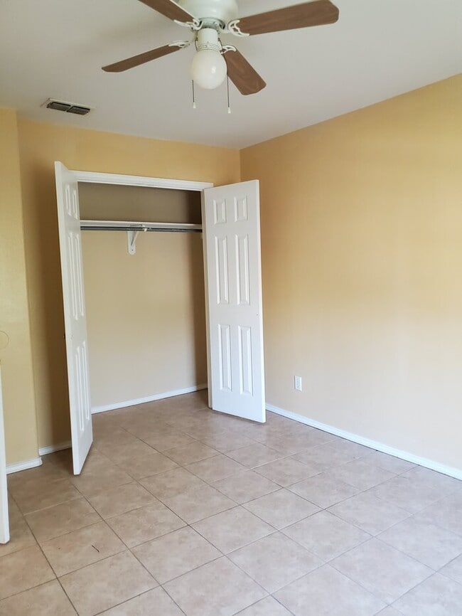 Building Photo - 513 W Matz Ave