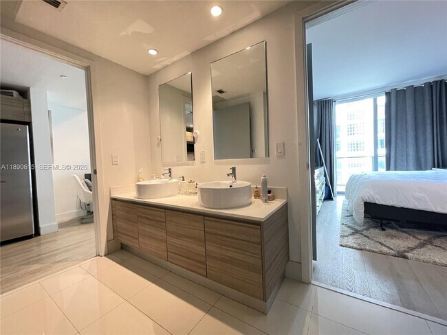 Building Photo - 121 NE 34th St