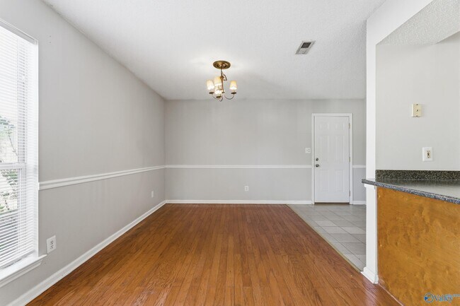 Building Photo - 2504 Reabok Cir SW