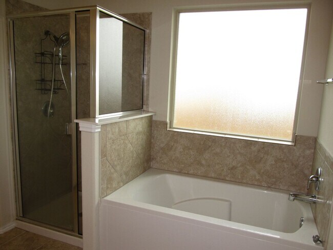 Building Photo - 3 BEDROOM NEAR STILLHOUSE HOLLOW LAKE
