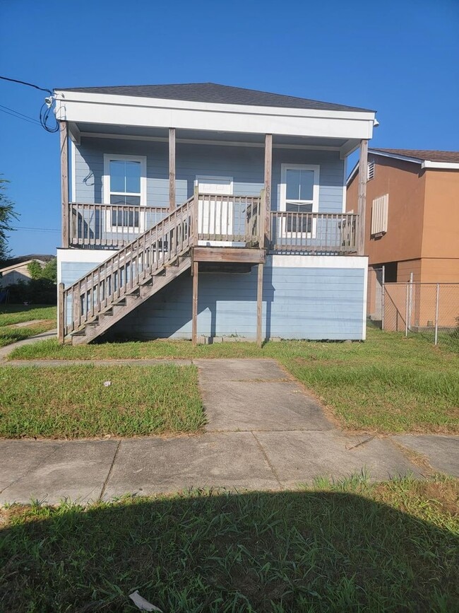 Building Photo - Single Two bedroom in Burbank Neighborhood