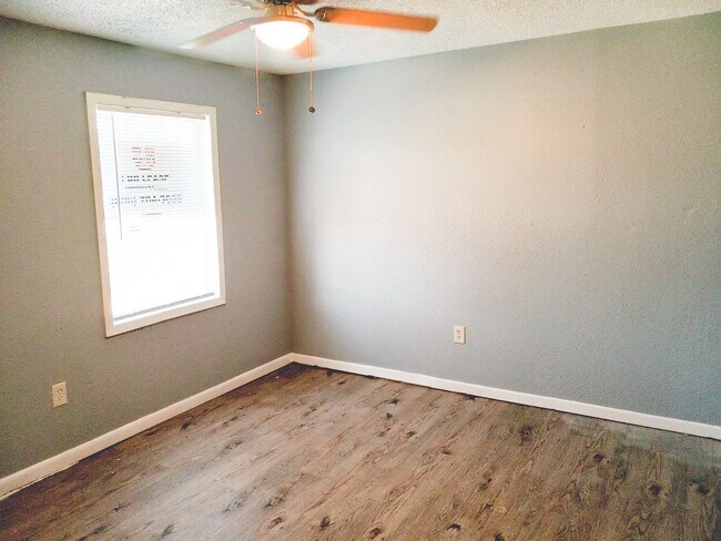 Building Photo - Handyman Special $0 First Month's Rent / “...