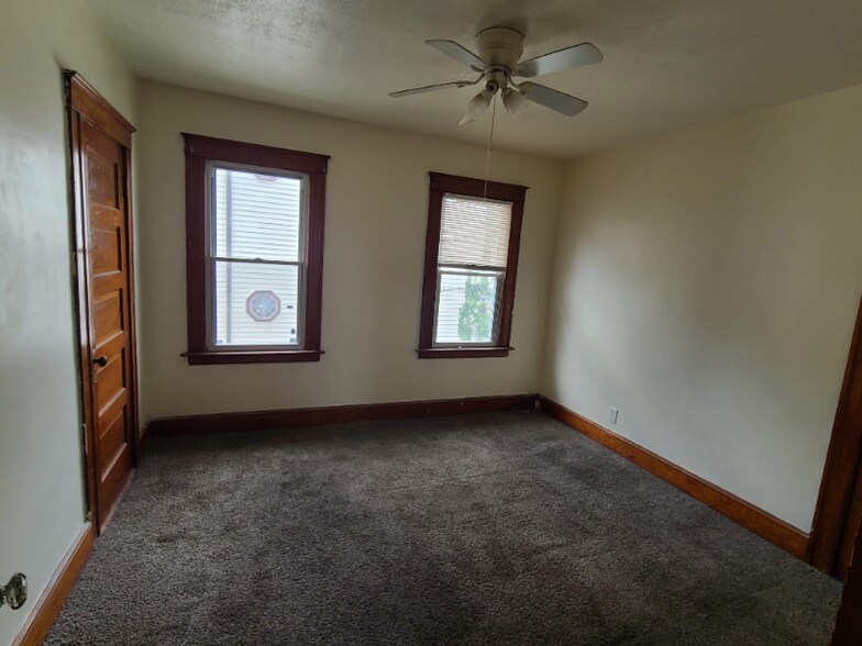 Building Photo - 116 Miller St